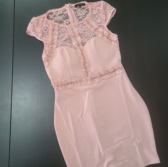 ENTRY Blush Lace Midi - Picture 2 of 9